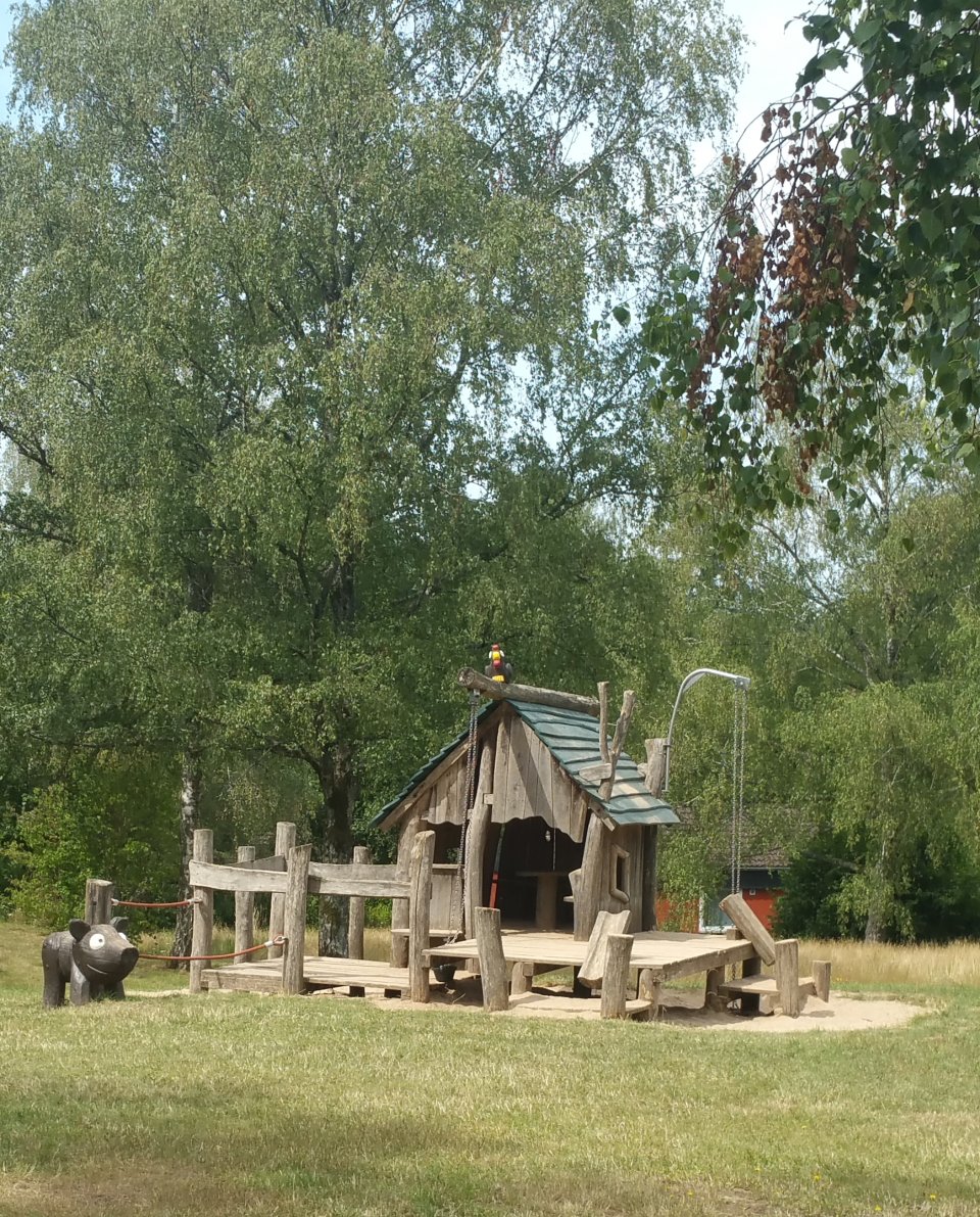 Viele Spielplätze im Park vorhanden