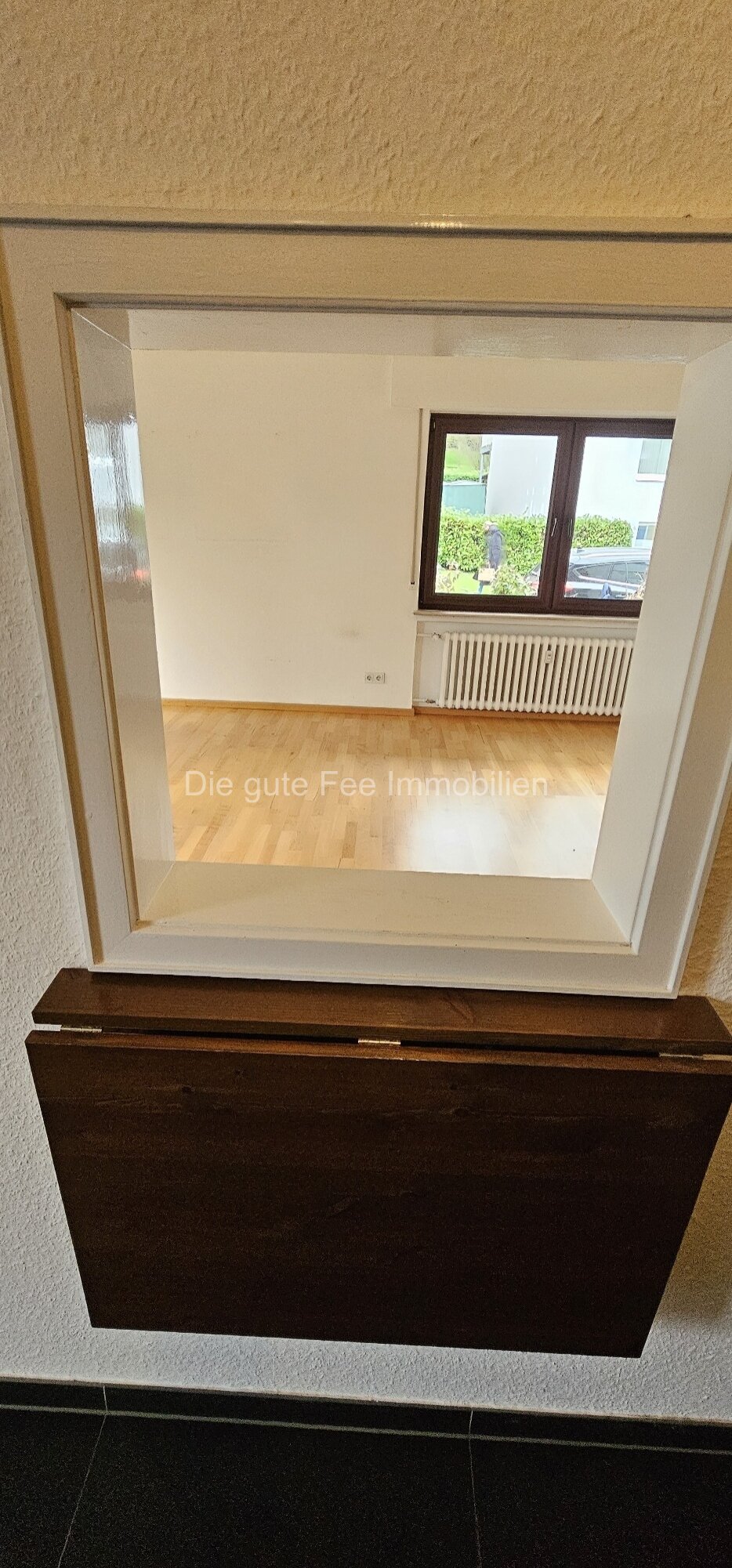 Durchreiche Klappe Küche zum Wohnzimmer