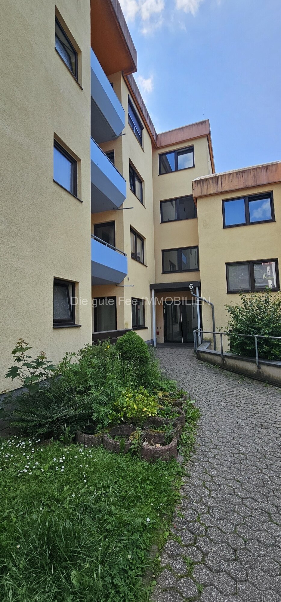 Renoviertes schönes 2 - Zimmer Appartement mit Balkon, in Uni Nähe, für Investoren Renoviertes schönes 2 - Zimmer Appartement mit Balkon, in Uni Nähe, für Investoren
